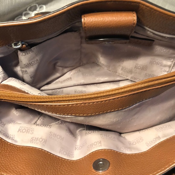 Michael Kors leather bag - Picture 3 of 8